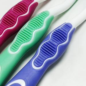 Premium Manuelle Zahnbürste mit mittlerer Borste Nylon Kunststoff griff Zungen massage reiniger Hochwertige Zahnbürste für Erwachsene für den Heimgebrauch - Product Image 3