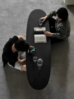 Table basse en bois massif noir Wabi-Sabi, design italien minimaliste irrégulier, table basse portable pour petit salon