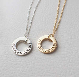 Jietao PVD placa de oro Acero inoxidable personalizado coordenadas círculo colgante collar <span class=keywords><strong>mejor</strong></span> amigo <span class=keywords><strong>regalo</strong></span> aniversario joyería <span class=keywords><strong>regalo</strong></span> - Product Image 2