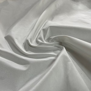 Prêt à expédier coloré 16mm 100% <span class=keywords><strong>soie</strong></span> taffetas épais cour teint couleur unie tissu mûrier <span class=keywords><strong>soie</strong></span> taffetas tissu pour robe <span class=keywords><strong>de</strong></span> mariée - Product Image 4