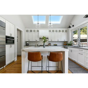 خزانة مطبخ بيضاء بتصميم مخصص عالية الجودة - Product Image 4