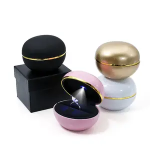 Оптовая продажа, хорошее качество, пластиковое лакированное покрытие, круглая Обручальная коробка в форме яйца для колец и ювелирных изделий со светодиодной подсветкой