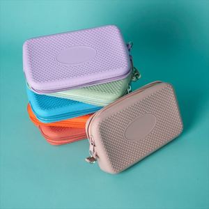 Porte-monnaie unisexe en silicone tendance avec décoration pointeuse, logo personnalisable, fermeture éclair étanche - Product Image 6