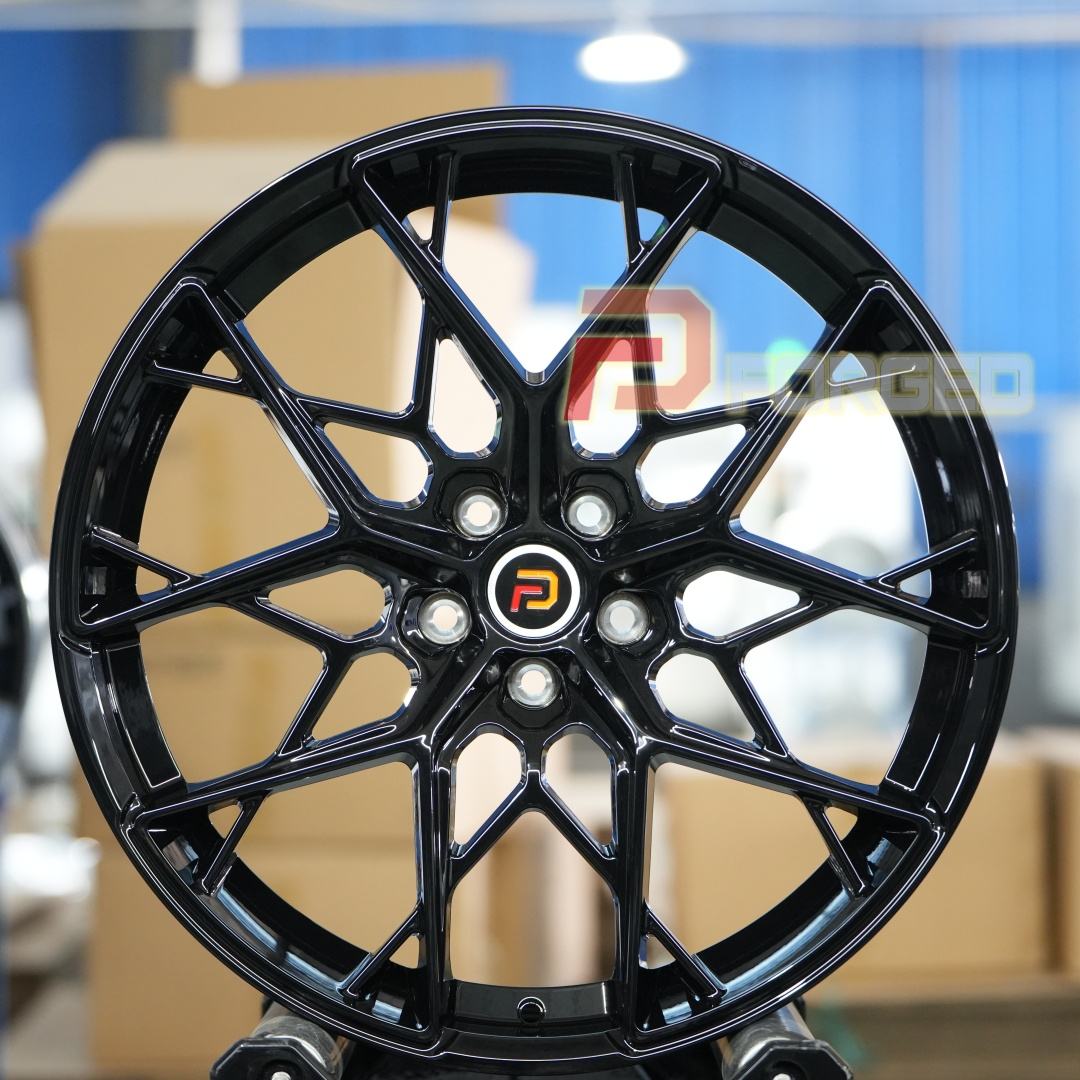 สีดำมันวาว