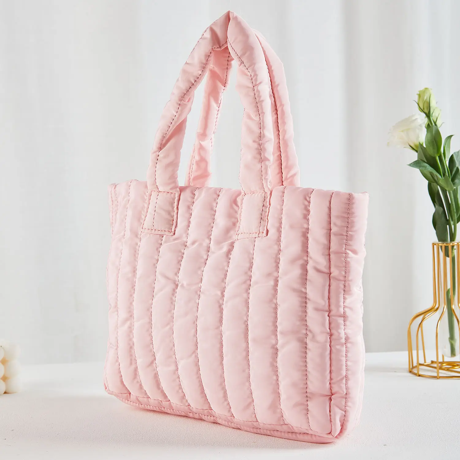 Hot Sale Light Weight Puffy Striped Quilted Soft Handbag Trending Fashion Portable Padded Quilted Winter Puffer Hand Tote Bags