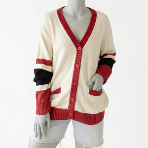 Cardigan en tricot surdimensionné personnalisé avec lettres grecques pour sororité, fraternité, université, club sportif, broderie de patch en chenille - Product Image 1