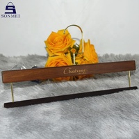 Cintres en bois personnalisés avec logo gravé, brun antique, luxe