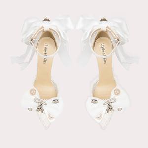 Squisiti sandali da <span class=keywords><strong>sposa</strong></span> a punta con fibbia con fibbia grande fiocco catena di perle decorazioni romantiche <span class=keywords><strong>scarpe</strong></span> da <span class=keywords><strong>sposa</strong></span> <span class=keywords><strong>per</strong></span> le spose - Product Image 3
