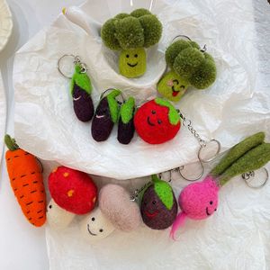 Porte-clés créatif en peluche brocoli suspendu petit fruit légume <span class=keywords><strong>laine</strong></span> feutre poupée raisin tomates <span class=keywords><strong>carotte</strong></span> betterave pendentif fait main cadeau - Product Image 3
