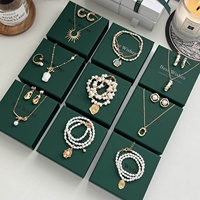Nouvel ensemble d'emballage en papier ondulé pour bijoux avec logo personnalisé Cartier, boîte à bijoux Van Cleef, emballage pour l'expédition de bijoux