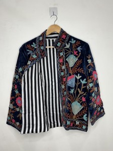Chaqueta de Terciopelo con Bordado Suzani Indio, Chaqueta Unisex de Primavera, Prenda Exterior Étnica de Lujo, Abrigo Boho Suzani para un Look Bohemio Chic - Product Image 5