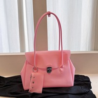 Sac fourre-tout en PVC couleur unie style Ins unique avec rabat, grande capacité, pour femme, collection été 2026, sac à bandoulière et à porter sous le bras