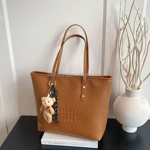 Sacs à bandoulière pour femme de luxe, design de créateur, imperméables, doublure en polyester, fermeture éclair, sangle unique - Product Image 1