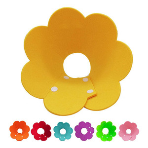 Collar Isabelino Ajustable para Mascotas con Forma de Flor Talla L, Previene que Lame y Muerda, Ajustable y Bonito - Product Image 1