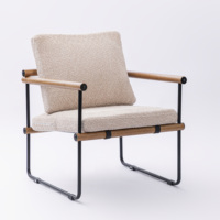 Fauteuil individuel moderne capitonné avec dossier ailé et repose-pieds, structure métallique, idéal pour salle à manger, bureau et salon - Vente en gros usine