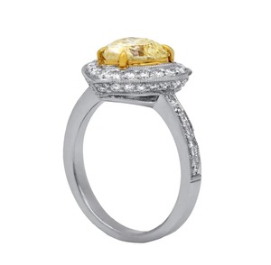 Anillo de compromiso de moissanita de diseño único para mujer, perfecto para uso a largo plazo, ocasiones especiales, regalos, disponible para la venta - Product Image 4