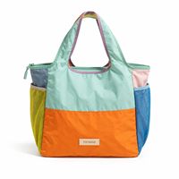 Sac fourre-tout en polyester à blocs de couleur personnalisés pour le shopping et les voyages, grande capacité et poches latérales en filet
