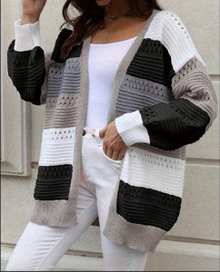 Vente en gros Pull en tricot décontracté à col en V pour femmes Pull à manches longues rayé respirant Logo avant Automne Polyester/Coton 300g - Product Image 2