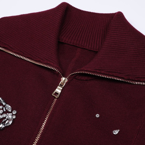 Nouvelle collection Automne/Hiver 2025 : Ensemble de luxe en tricot avec veste zippée à revers ornée de strass et pantalon large pour femme – Vêtements écologiques - Product Image 3