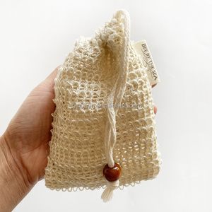 Sac en filet moussant en <span class=keywords><strong>coton</strong></span> et sisal, sac en maille premium, sac de lavage en sisal pour économiser le savon, sac de bain en <span class=keywords><strong>coton</strong></span> et sisal avec perle en bois - Product Image 6