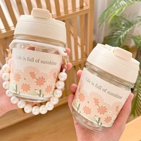 Tasse à café en verre portable personnalisable avec poignée en perles, chaîne de transport pour paille, design moderne minimaliste à imprimé floral