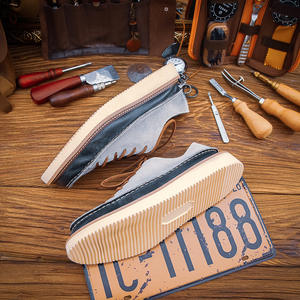 Chaussures pour hommes, bottes de travail d'automne pour hommes, style coréen, chaussures en cuir décontractées à bout large, tendance, design rétro britannique à deux tons - Product Image 4