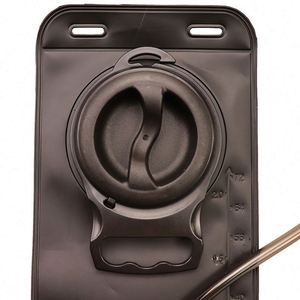 MUESTRA GRATUITA: Bolsa de Hidratación Plegable de Nailon Negro de 2L para Senderismo, Ciclismo y Running - Product Image 5