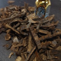 Eco014(2Y) Copeaux d'Agarwood Naturel Pur 4A pour Feuille de Sable Doré (8-12Y) Parfum Boisé Épicé Herbacé Soluble dans l'Eau Écologique