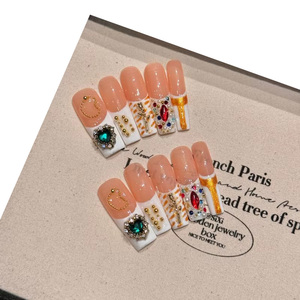 Faux ongles carrés à presser style rétro chinois, motif Joker exquis en métal doré et argenté, à porter à la main, vente en gros - Product Image 3