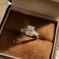 Bague de fiançailles classique en or blanc massif 18 carats avec diamant de laboratoire taille radiant E VVS certifié IGI pour femme