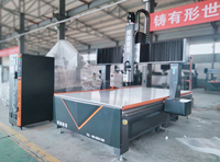 Machine de gravure CNC industrielle à 4 axes pour la sculpture sur bois et mousse avec broche oscillante pour l'industrie du meuble et de la décoration