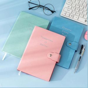 สมุดโน้ตโปรโมชั่น ขนาด A5 ปกหนัง PU สำหรับนักเรียน สมุดบันทึกปกแข็ง ลายมาการอง ปิดด้วยแม่เหล็ก หนา 100 แผ่น - Product Image 1