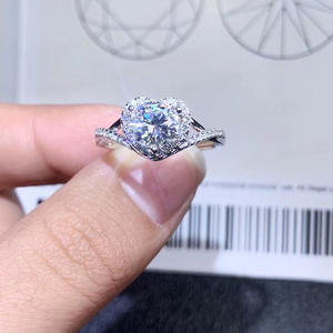 Anello F1422 con Diamante Taglio Cuore in Oro Bianco, Diamante Naturale per Fidanzamento, Colore G, con Pietre Laterali - Product Image 2