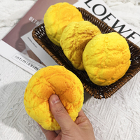 Vente directe usine en gros : Jouet anti-stress unique en PU en forme de pain d'ananas, à remontée lente, à pincer et à presser, cadeau