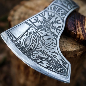 Hacha Vikinga de Acero al Carbono con Mango de Madera Grabado a Mano, Hoja Afilada para Caza, Camping y Supervivencia - Product Image 5