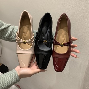 Sandales plates rétro noires à talon bas, taille 35-40, pour femmes, chaussures de travail décontractées, talons sabot, semelle extérieure en PU - Product Image 1