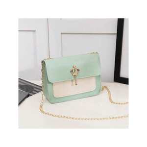 Sac bandoulière carré pour femme en PU avec bordure contrastante, fermeture magnétique, taille moyenne, chaîne dorée - Product Image 1