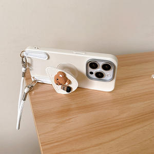 Venta al por mayor lindo oso a prueba de golpes <span class=keywords><strong>funda</strong></span> de teléfono para 17 16 15 Pro Max <span class=keywords><strong>con</strong></span> cordón de lujo de dibujos animados TPU cubierta - Product Image 4