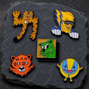 Lot de badges en émail souple personnalisés sans MOQ, série de pin's de revers en métal avec personnage de dessin animé Tigre amusant, directement de l'usine - Product Image 1