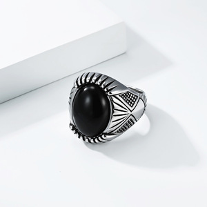 แหวนแฟชั่นทรงเรขาคณิตประดับพลอยสีดำแบบฝังขอบ สำหรับทุกเพศ เป็นของขวัญ เครื่องประดับเหล็กสีทองดำ - Product Image 4