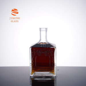 Bouteille en <span class=keywords><strong>verre</strong></span> de 700 ml pour <span class=keywords><strong>vin</strong></span> rouge ou brandy, bouteille en <span class=keywords><strong>verre</strong></span> carrée sculptée avec des raisins gravés, personnalisable avec le logo de la marque - Product Image 2