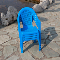 Fauteuil d'extérieur empilable en plastique PP moderne et durable, imperméable et léger, pour la maison et le jardin, vente en gros