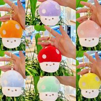 Super Mignon 11cm Huggable Champignon En Peluche Oreiller Doux En Peluche Poupée Jouets et Kawaii En Peluche Porte-clés Légumes Jouet Sac Charme