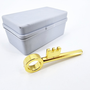 Accesorios de magia Kingmagic para trucos de cambio de llaves, venta al por mayor para fabricantes, para espectáculos de talento, interacción en plano cerrado y creación de ambiente. - Product Image 1