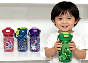 ขวดน้ำพลาสติกพกพาลายการ์ตูนเจ้าชายเงือกสำหรับเด็ก พร้อมหลอดดูด - Product Image 4