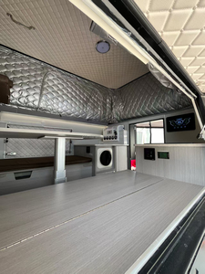 Remolque de Viaje Plegable Gris Tipo Caravana para Acampar, para 4 Personas, de Aluminio, Estilo Moderno - Product Image 3