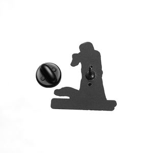 Épinglette en émail « This but a Scratch » Chevalier Noir, broche, badge de revers, bijou, cadeau pour amis, fans, vente en gros - Product Image 5