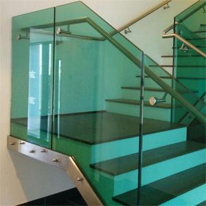 Parche de hierro personalizado moderno, barandillas de vidrio, pasamanos y balaustradas para villas, suministro directo de fábrica de Foshan - Product Image 3