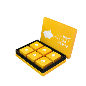 Boîte d'emballage pour appareil photo personnalisée avec revêtement UV et gaufrage, papier recyclable, fermeture magnétique - Product Image 1