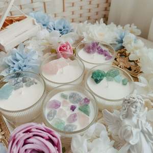 Vela Decorativa de Lujo con Cristales, Flores Secas y Aroma Personalizado, Cera de Soya en Lata, Regalo de Navidad y Año Nuevo 2026 - Product Image 4